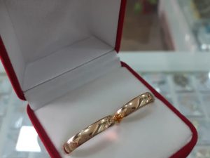 Alianza media caña ancha 6 gramos el par ORO 18K (precio por unidad) Alianza media caña ancha 6 gramos el par ORO 18K (precio por unidad)