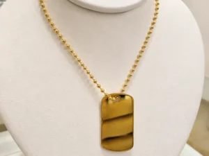 Chapa Dorada de Acero Quirúrgico con Cadena – Grabado Personalizado Chapa Dorada de Acero Quirúrgico con Cadena – Grabado Personalizado