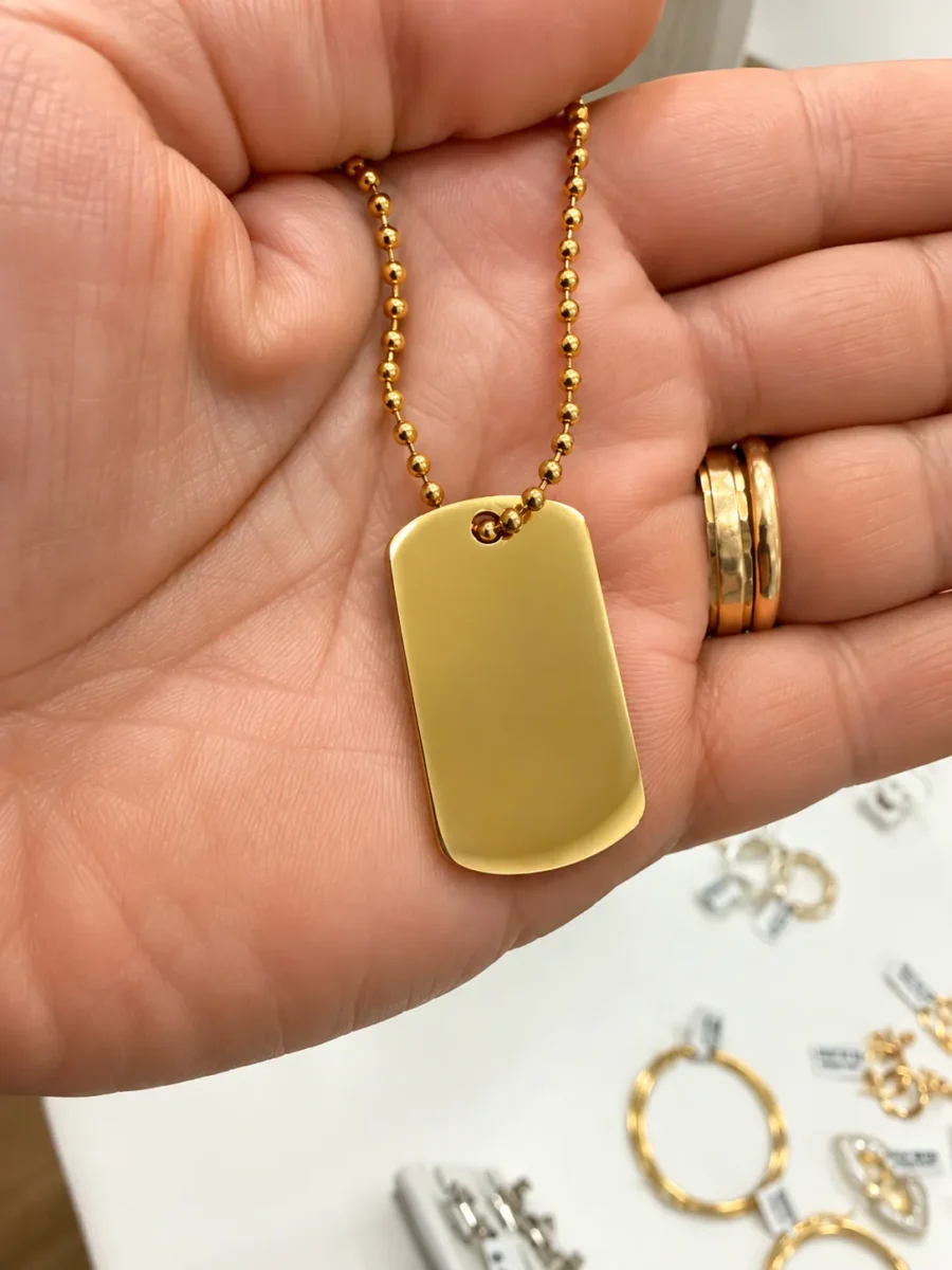 Chapa Dorada de Acero Quirúrgico con Cadena – Grabado Personalizado Chapa Dorada de Acero Quirúrgico con Cadena – Grabado Personalizado - Imagen 2
