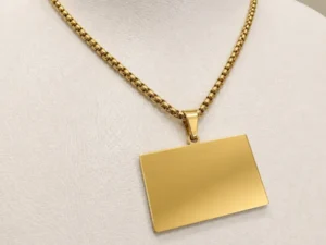 Chapa Rectangular Dorada de Acero con Cadena – Grabado Personalizado Chapa Rectangular Dorada de Acero con Cadena – Grabado Personalizado