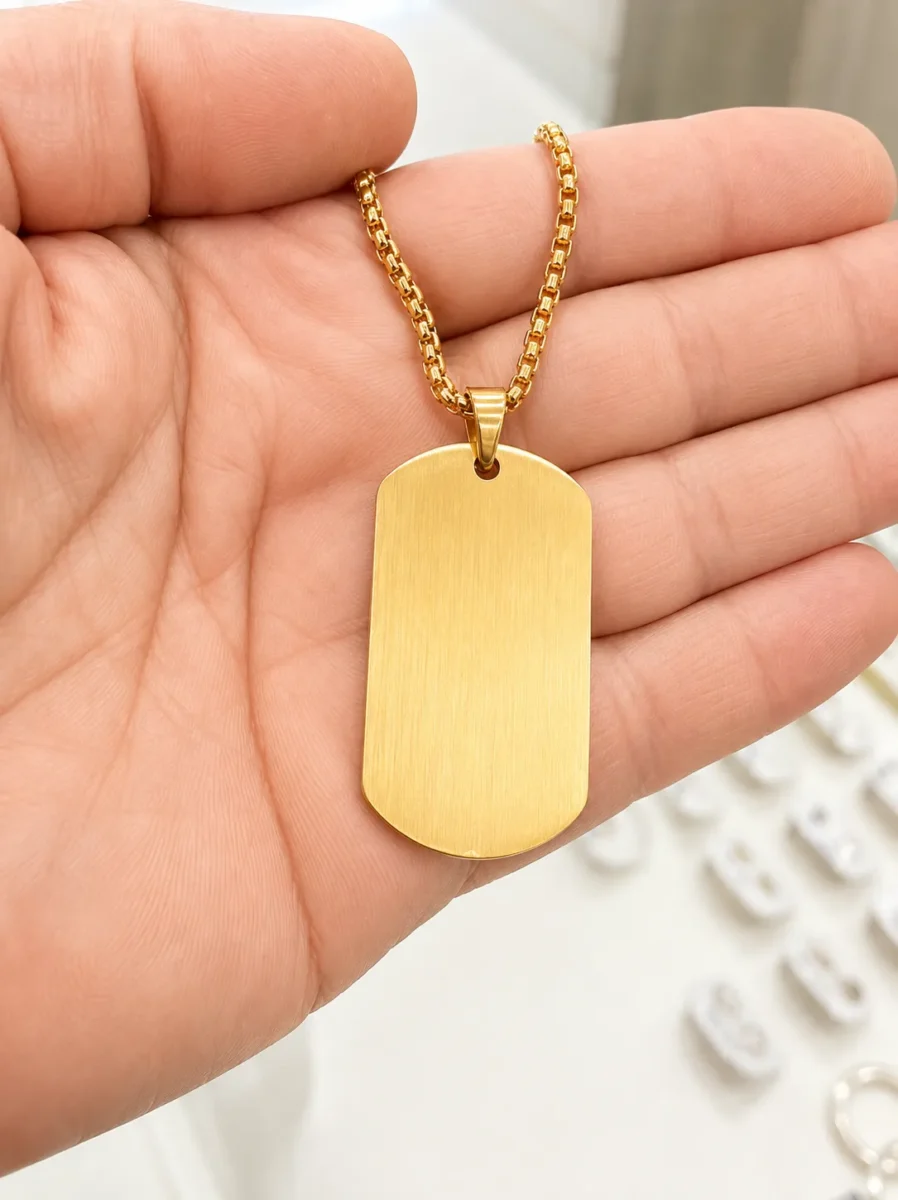 Chapa Dorada de Acero con Cadena y Grabado Personalizado Chapa Dorada de Acero con Cadena y Grabado Personalizado - Imagen 2