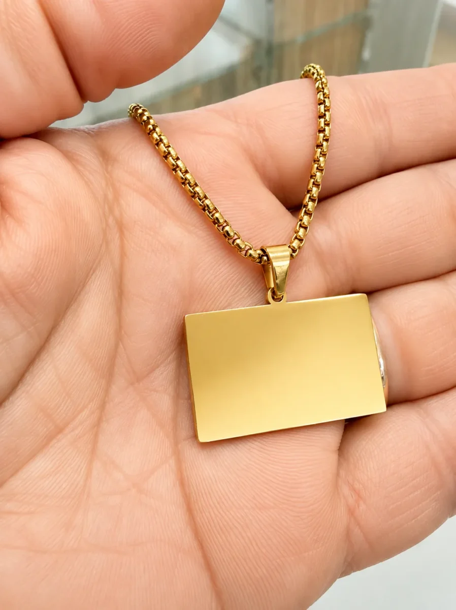 Chapa Rectangular Dorada de Acero con Cadena – Grabado Personalizado Chapa Rectangular Dorada de Acero con Cadena – Grabado Personalizado - Imagen 4