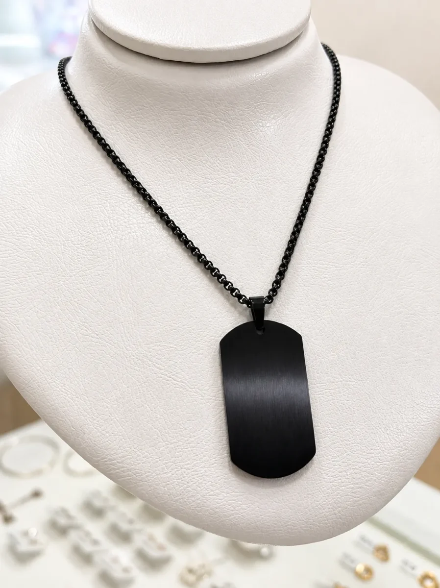 Chapa de Acero Negra con Cadena – Grabado Personalizado Chapa de Acero Negra con Cadena – Grabado Personalizado
